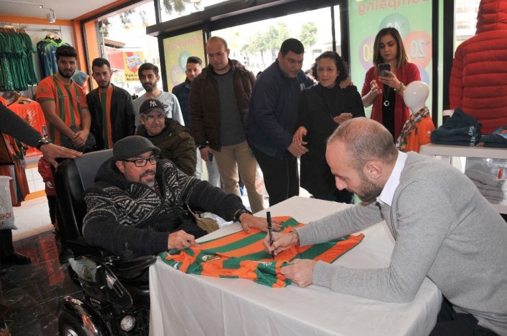 Efecan Taraftarla Buluştu