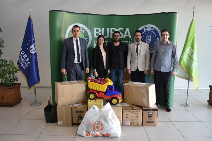 Parmaklıklar Ardında Minik Kalpler