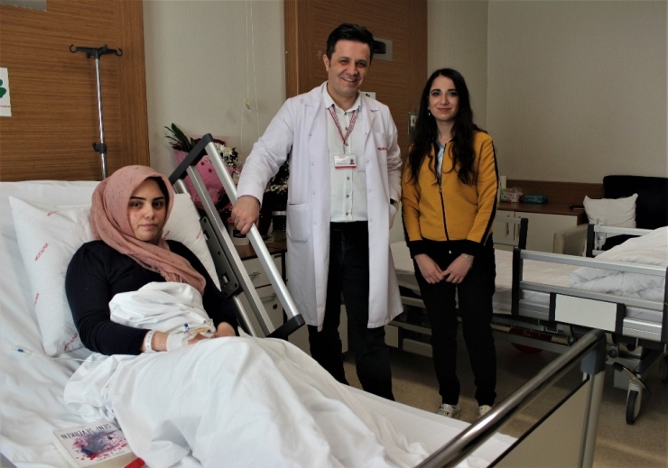 Öksürük Şikayeti İle Gitti, Hayvandan Akciğerine Kist Geçtiğini Öğrendi