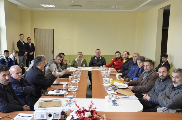 Futbol Gençler Yarı Final Müsabakaları Teknik Toplantısı Yapıldı