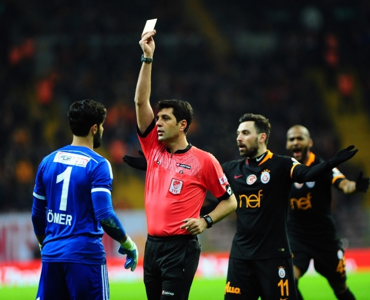 Mustafa Öğretmenoğlu, Var’a Gitti Ömer’e Kırmızı Verdi