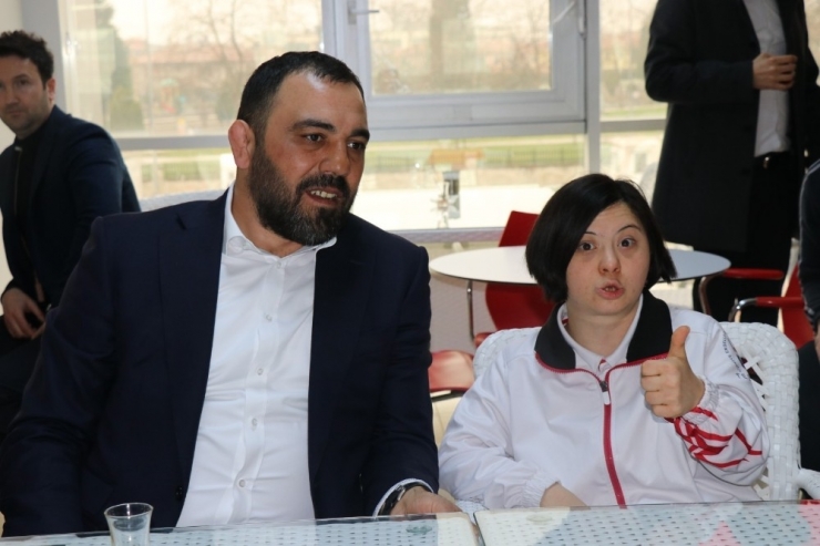 Bakan Yardımcısı Yerlikaya, Çağla İle Görüşmek İçin Sakarya’ya Geldi