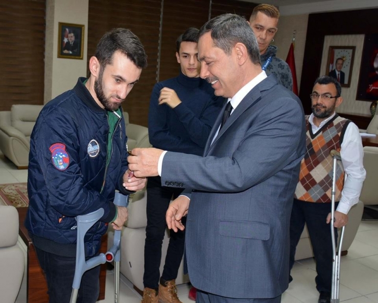 Şampiyonlar Ödüllendirildi