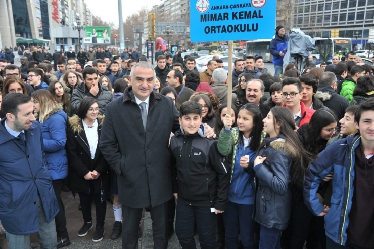Bakanlar Yaya Geçidini Kullandı