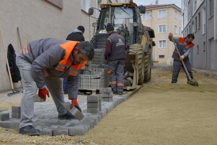 Tepebaşı’nda Yenileme Ve İyileştirme Çalışmaları Sürüyor