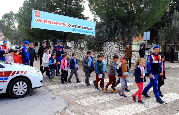 Muğla Jandarmasından ‘Yayaya Öncelikli’ Trafik Uygulaması