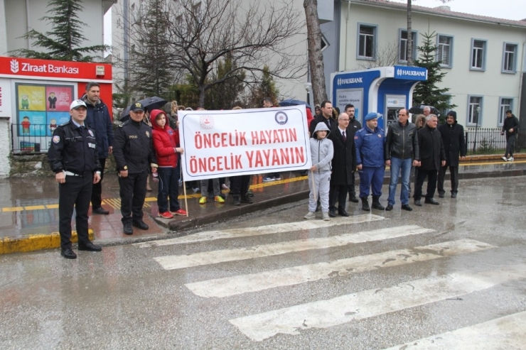 “Öncelik Hayatın, Öncelik Yayanın” Uygulaması Bozüyük’te De Yapıldı