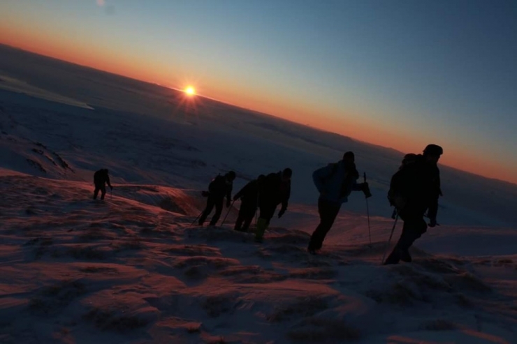 20 Saatte 4 Bin 58 Metreye Tırmandılar