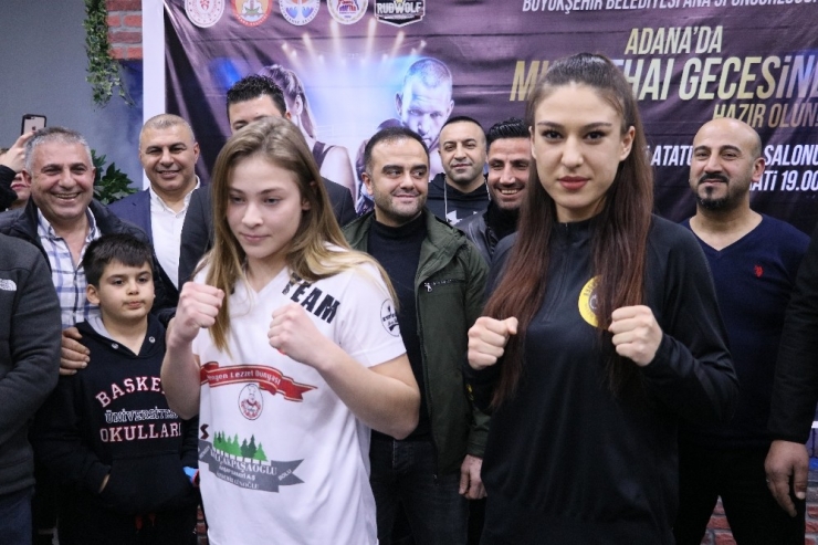Muay Thai Turnuvası Öncesi Sporcular Bir Araya Geldi