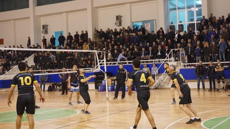 Çivril’de Voleybol Turnuvası Sona Erdi