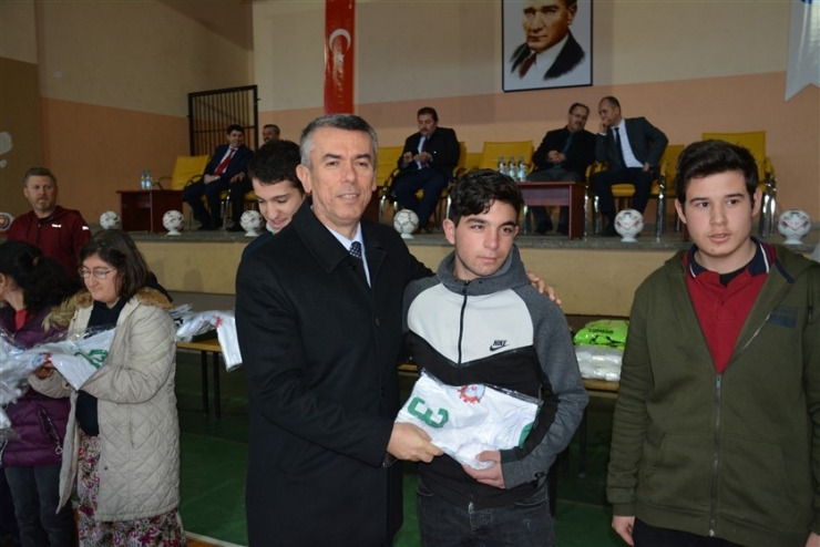 Futsal Şenliği Malzeme Dağıtım Töreni Yapıldı