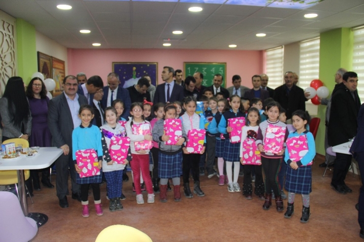 Emet’te 2 Okula Daha Kütüphane