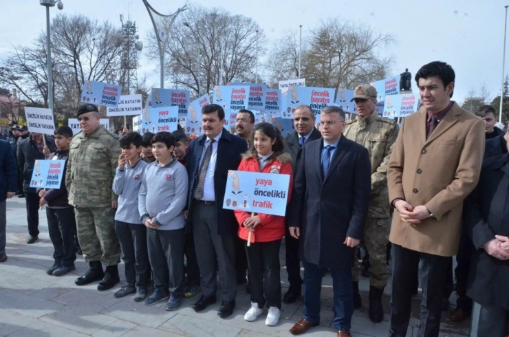 Erzincan’da “Öncelik Hayatın, Öncelik Yayanın” Eylemi Yapıldı
