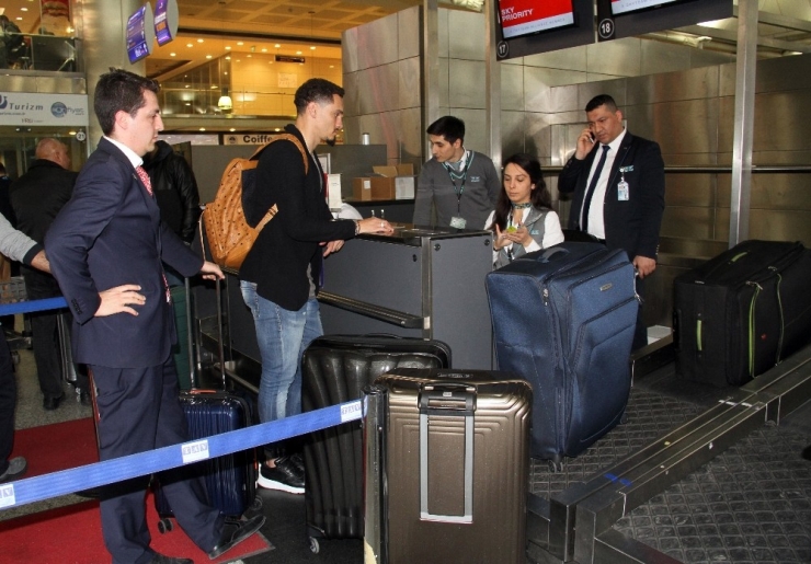 Al-nassr’a Transfer Olan Maicon İstanbul’dan Ayrıldı