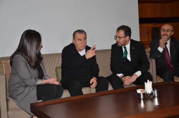 Bakan Kasapoğlu, Fatih Terim’e Taziyede Bulundu