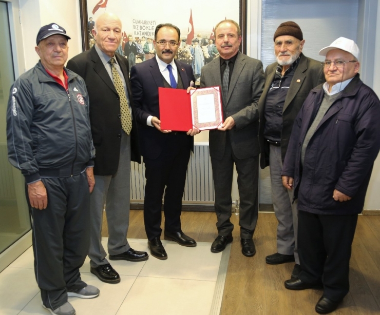 Huzurevi Sakinlerinden Manevi Evlatları Başkan Cahan’a Teşekkür Ziyareti