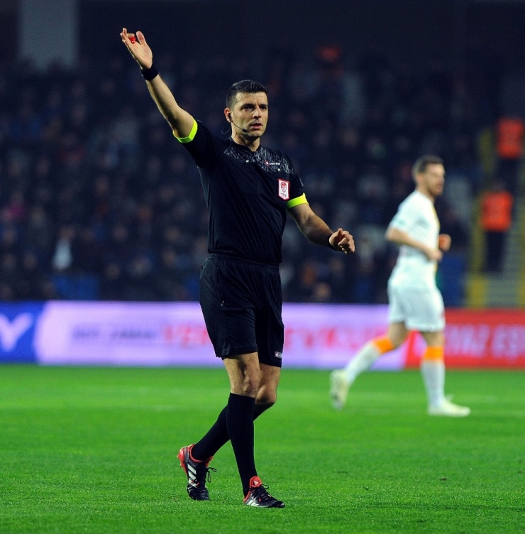 Ümit Öztürk İlk Kez Galatasaray - Trabzonspor Maçında Düdük Çalacak