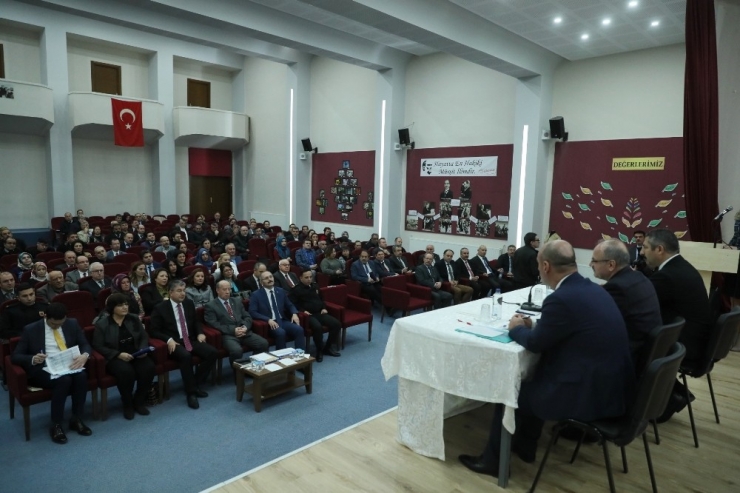 Vali Çakacak, “Kalkınma Nitelikli Eğitimle Mümkün”