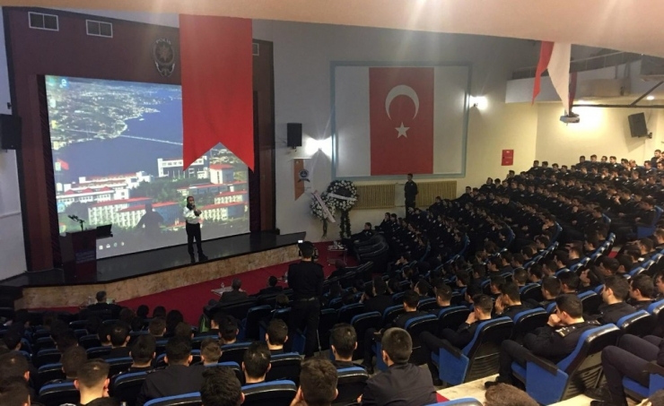 Emniyet Müdürü Ahmet Sula’ya ‘Yılın Sanatçısı’ Ödülü