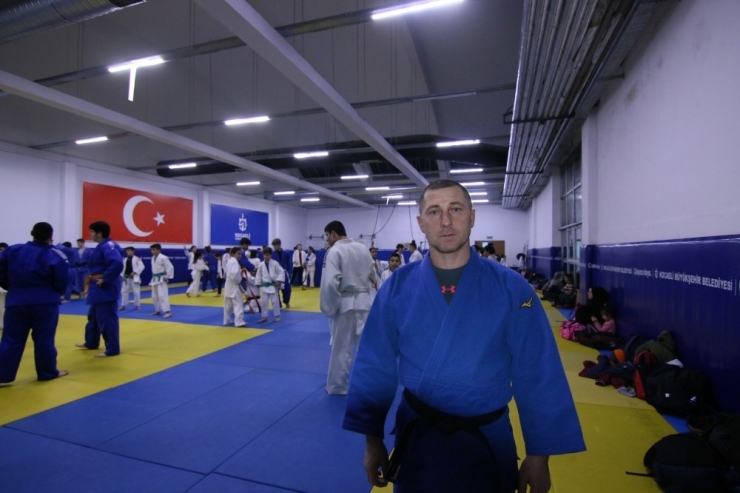 Eski Şampiyon Yeni Adaylar Yetiştiriyor