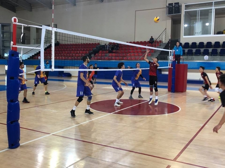 Okullar Arası Voleybol Genç A Grup Birinciliği Müsabakaları Başladı