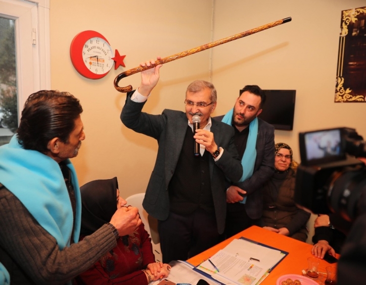 Başkan Adayı Aydın, Dereseki’de Eline Bastonu Aldı Ve Festival Sözü Verdi