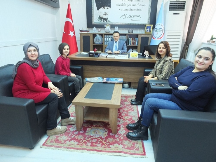 Lösemi Hastaları İçin Saçlarını Bağışladı