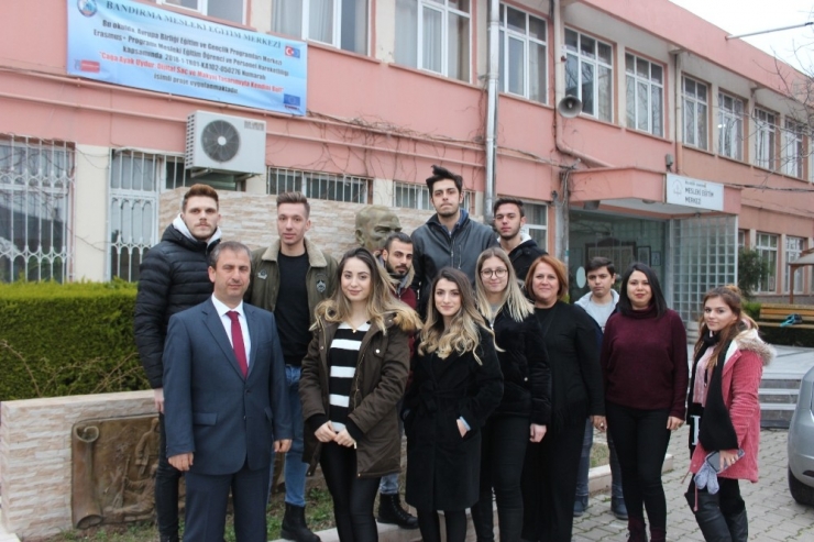 Bandırmalı Çıraklar Avrupa Yolcusu