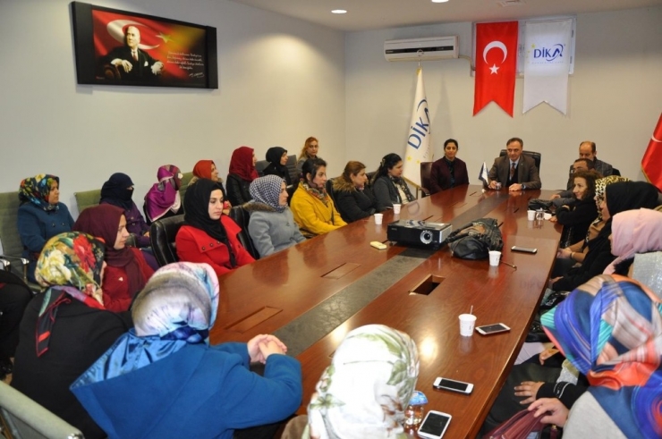 Dika’dan Kadınlara Uygulamalı Girişimcilik Eğitimi