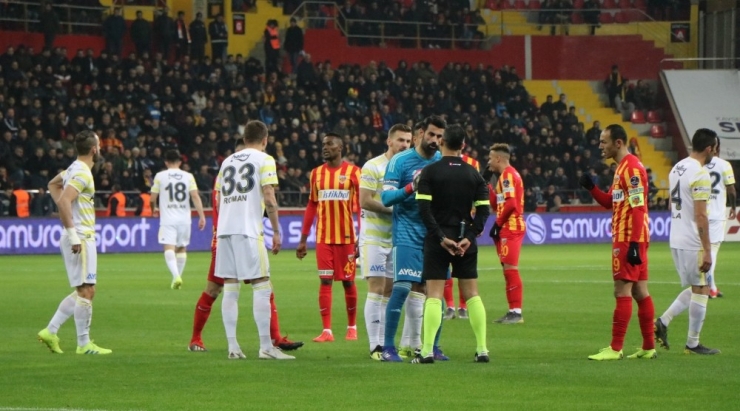 Spor Toto Süper Lig: İstikbal Mobilya Kayserispor: 0 - Fenerbahçe: 0 (İlk Yarı)