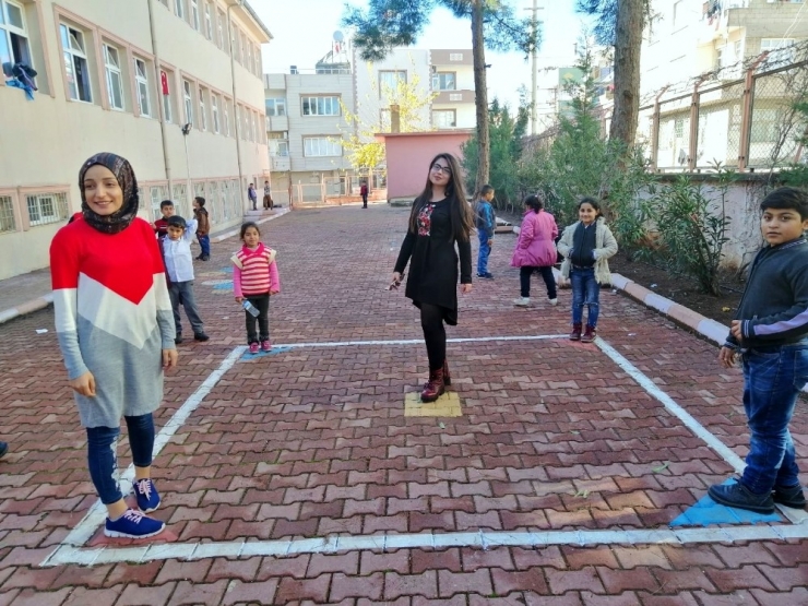 Üniversiteli Öğrencilerden Minikler İçin Eğitici Proje Uygulaması