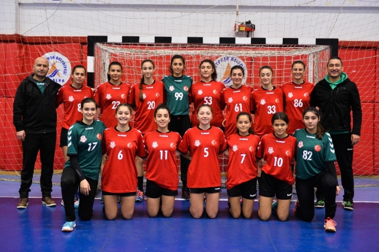 Genç Hentbolcular Namağlup