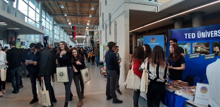 Üniversite Tercihi Konusunda Kafası Karışık Öğrenciler Fuara Koştu