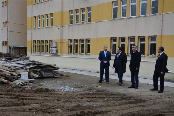 Edremit Anadolu Lisesinde Resim Sergisi Düzenlendi