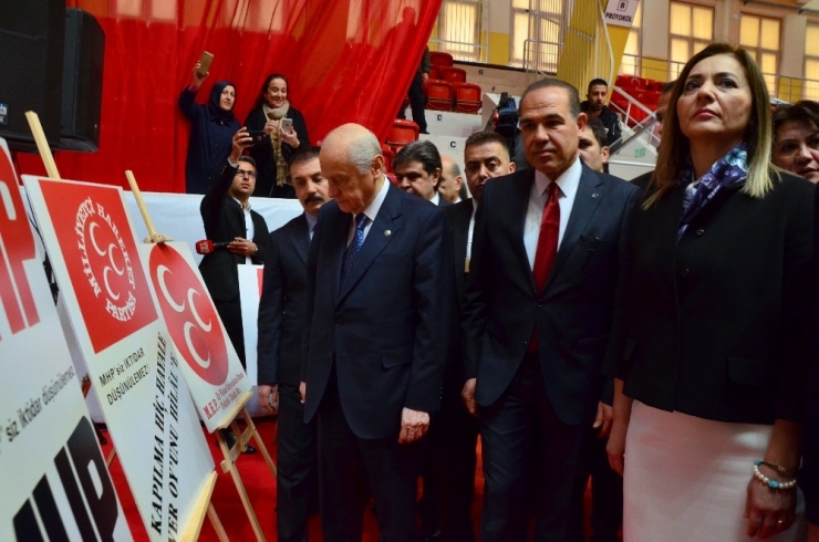 Bahçeli, Mhp’nin 50. Yıl Sergisini Gezdi