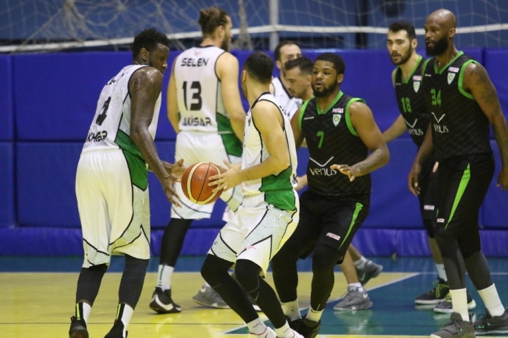 Tbl 1. Ligi: Akhisar Belediyespor: 100 - Manisa Büyükşehir Belediyespor: 67