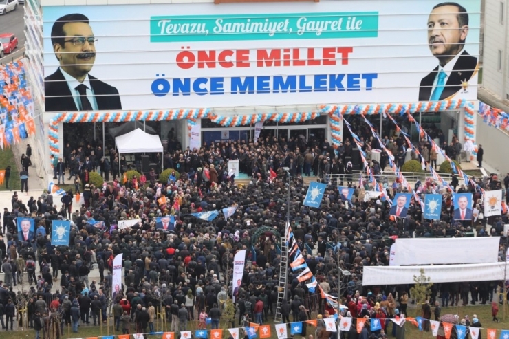 Başkan Adayından Binlerce Kişiyle Seçim Bürosu Açılışı