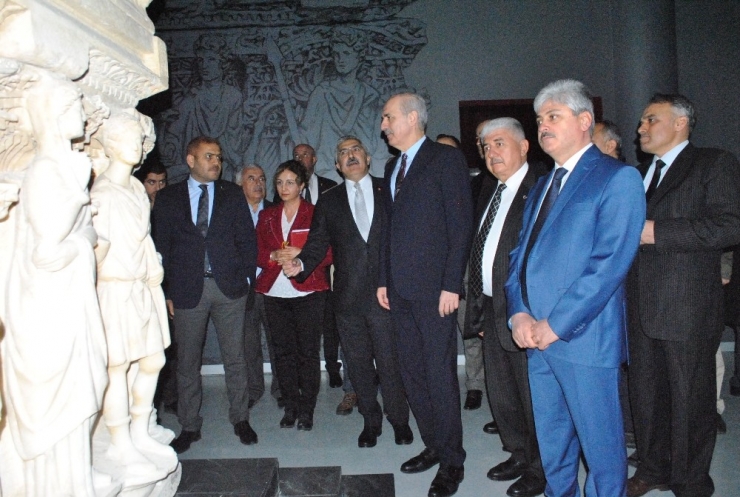 Numan Kurtulmuş Arkeoloji Müzesini Gezdi