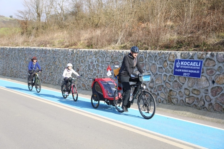Çocukları İle Avrupa’da 6 Ülke Gezen Aile, Bisikletle Dünya Turuna Çıkmayı Hedefliyor