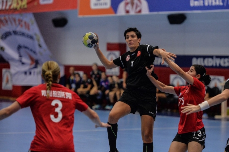 Muratpaşa Hentbol Takamı Dolu Dizgin