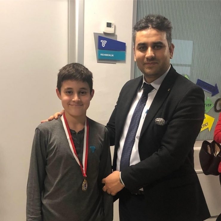 Tekfenli Öğrenciler Başarılarıyla Göz Dolduruyor