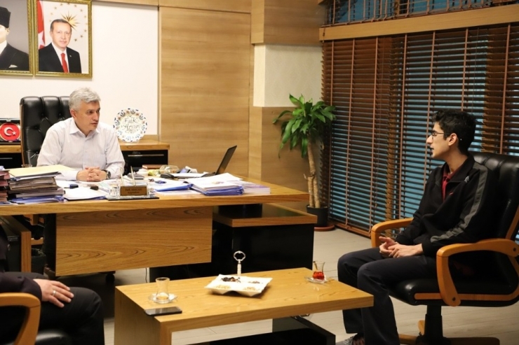 Cizreli Öğrenci Newton-carten Geometri Çalıştayına Davet Edildi