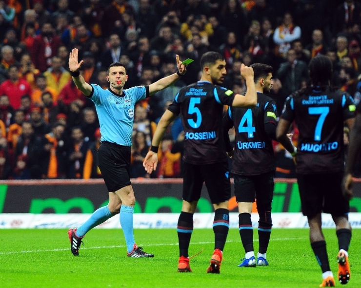 Spor Toto Süper Lig: Galatasaray: 2 - Trabzonspor: 1 (İlk Yarı)