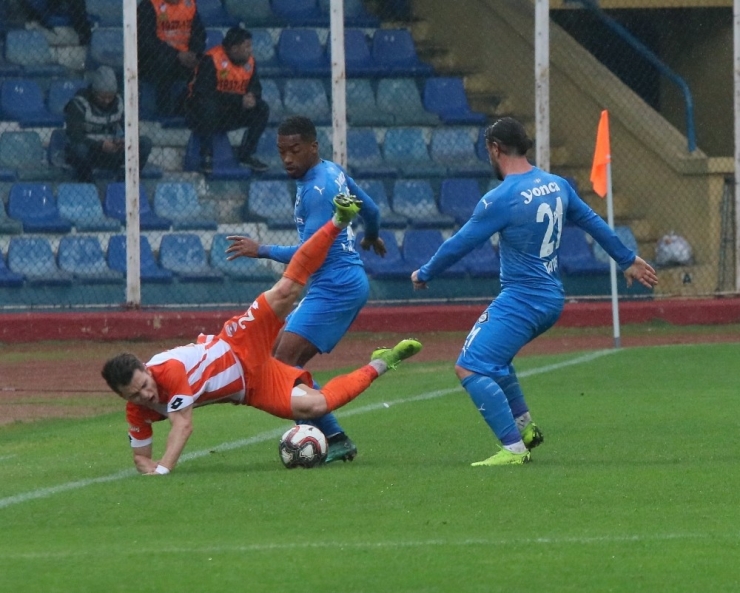 Spor Toto 1. Lig: Adanaspor: 2 - Altay: 0 (İlk Yarı Sonucu)