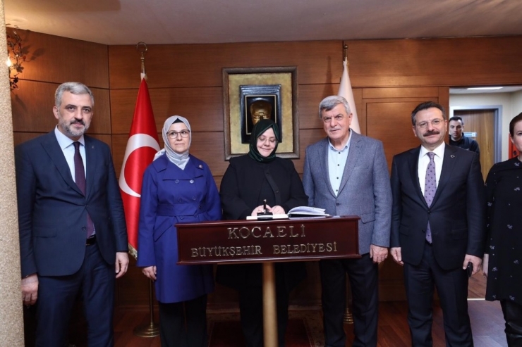 Bakan Selçuk: “31 Mart Akşamı Bir Zaferle Çıtamızı Daha Da Yükseğe Çıkartacağız”