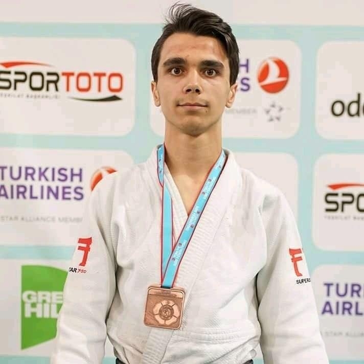 Burak Yıldırım Türkiye 3’üncüsü Oldu