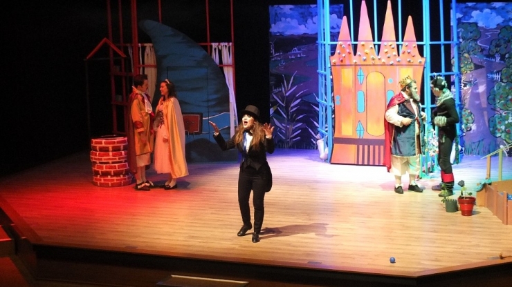 Bodrumlu Çocuklar ‘Çizmeli Kedi’yi Çok Sevdi