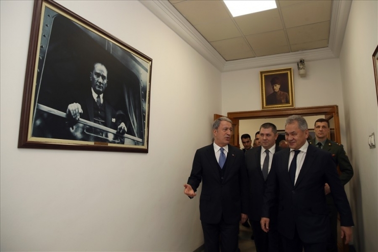 Bakan Akar’dan Kritik Görüşme Sonrası İlk Açıklama