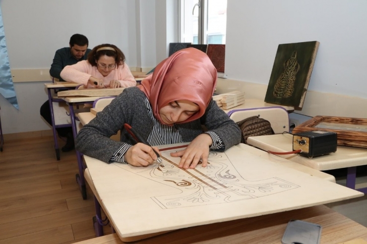 Geleneksel Sanatlar Hayat Buluyor