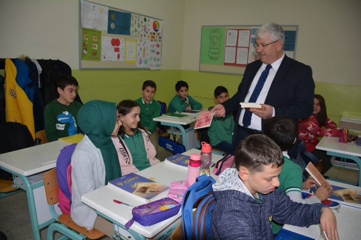 Yozgat’ta Öğrenciler Kitap Okumaya Teşvik Ediliyor